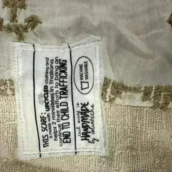 Binding Love Handmade Animal Print Scarf - Picture 4 of 4